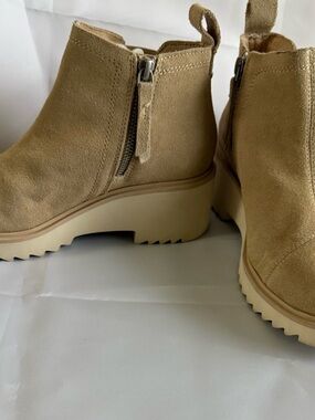 Tom’s Women's Suede Platform Ankle Boots  Size 6 M